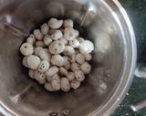 A picture of step 2 of Multivitamin Laddu / Makhana Laddu.