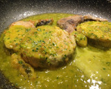 Foto del paso 10 de la receta: Merluza a la marinera al azafrán con almejas y gulas