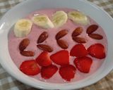 Foto langkah ke 3 dari resep Smoothies Banana Strawberry.