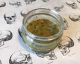 Une image de l'étape 7 de Sauce salade pimentée aux cornichons,moutarde et herbes aromatiques.