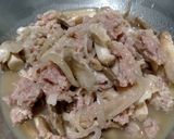 รูปขั้นตอนการทำที่ 5 ของ ผัดแหนมหมูใส่เห็ดปลวก