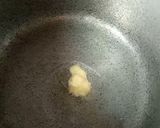 A picture of step 1 of Knorr Spicy and Tangy Soup Instant Noodles.