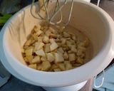 Foto del passaggio 5 della ricetta Ciambella alle mele e yogurt