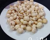 A picture of step 4 of Oven Roasted and Salted Makhana.