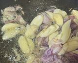 Foto langkah ke 1 dari resep Oseng Bakso Jamur Pete Pedas.