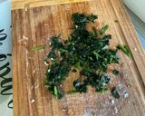 Une image de l'étape 7 de Salade de concombre à la crème, oignon doux, feta et coriandre.