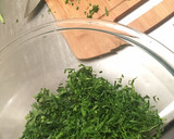 Foto del paso 2 de la receta: Ensalada de espinaca cruda y aceite de oliva