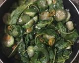 Foto langkah ke 3 dari resep Tumis Bayam Oyong Jalapeno.