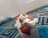 صورة لخطوة 2 من وصفة كوكتيل 🍸🍌 وفراوله وحليب