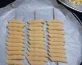 A picture of step 1 of Penne pasta pizza sticks.