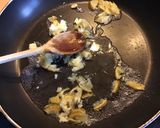 Une image de l'étape 2 de Dos de cabillaud aux champignons et purée de carottes.