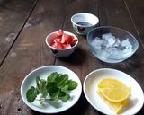 Foto langkah ke 1 dari resep Strawberry Mojito.
