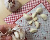 Foto del paso 2 de la receta: Ajos fermentados para una microbiota feliz 🥳de la saga #lafarmaciaentucocina 🧄🫚🍯 🍋