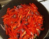 Foto del paso 1 de la receta: Cebolla y morrón caramelizados