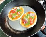 A picture of step 3 of Veg Mini Pizza.