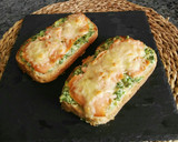Foto del paso 7 de la receta: Tostas gratinadas de salmón ahumado