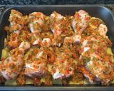 Foto del paso 3 de la receta: Pollo con verduras y cerveza al horno