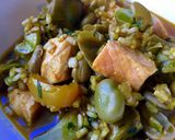 Foto del paso 6 de la receta Arroz caldoso con alcachofas, habas y salmón