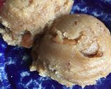 A picture of step 6 of Semolina Halva (with almond).