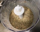Une image de l'étape 4 de Sauce salade ail, moutarde truffée, épices et persil.