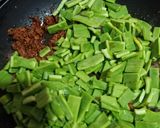 Foto del paso 2 de la receta: Chorizo con nopales