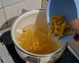 Foto langkah ke 2 dari resep Cream Soup Fusilli Kentang Wortel.