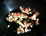 Foto del paso 3 de la receta: Guisantes secos salteados con setas y jamón currado