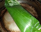 Foto langkah ke 6 dari resep Nasi Bakar Ayam Suwir, Jamur, Kemangi.