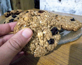 Foto del paso 5 de la receta: Galletitas de avena, miel, frutos secos y pasas de uva