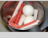 Foto del paso 5 de la receta Ensaladilla de huevos duros y palitos de mar