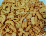 A picture of step 7 of Sooji ke namakpare.