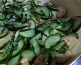 Foto langkah ke 2 dari resep 43. Tumis Timun Jepang Kyuri.