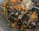 Foto langkah ke 1 dari resep Tumis Jantung Pisang Rebon.