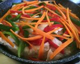 Foto del paso 1 de la receta: Pollo con verduras salteadas 🥕🌽🐔