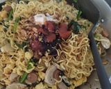 Foto langkah ke 8 dari resep Indomie Komplit.