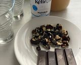 Foto del paso 1 de la receta: Postre rapidísimo de Kéfir con nueces, chocolate y miel de azahar
