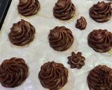Foto langkah ke 4 dari resep Kue Sus Coklat.