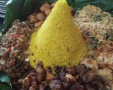 Foto langkah ke 4 dari resep Nasi tumpeng kuning.