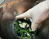 A picture of step 4 of Korean spinach side dish (시금치무침).