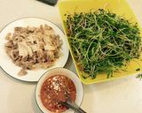 Hình bước làm 2 của món Salad rau mầm và thịt hấp