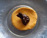 Foto langkah ke 3 dari resep Pumpkin Moon Cake.