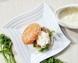 Foto langkah ke 7 dari resep Philly Cheese Steak Burger.