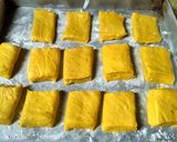 Foto langkah ke 4 dari resep Kue Bantal Labu Kuning.