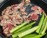 Hình bước làm 4 của món Bò Né Đậu Bắp