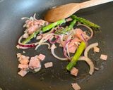 A picture of step 1 of Asparagus, Ham and Blue Cheese omelette.
