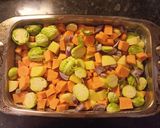Tepsiben sült zöldségek🍠🥕🥔🧅🧀 recept fázis 2 fotója