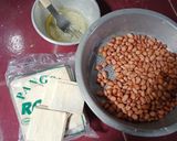 Foto langkah ke 1 dari resep Kacang selimut caramel.