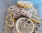 Foto del paso 3 de la receta: Muslitos de pollo al limón y provenzal