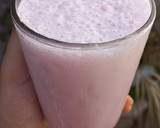 Foto del paso 5 de la receta: Licuado de banana y frutilla con leche 🍌🍓