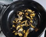 Foto del paso 1 de la receta: Fideos verdes con champiñones y hongos de pino
